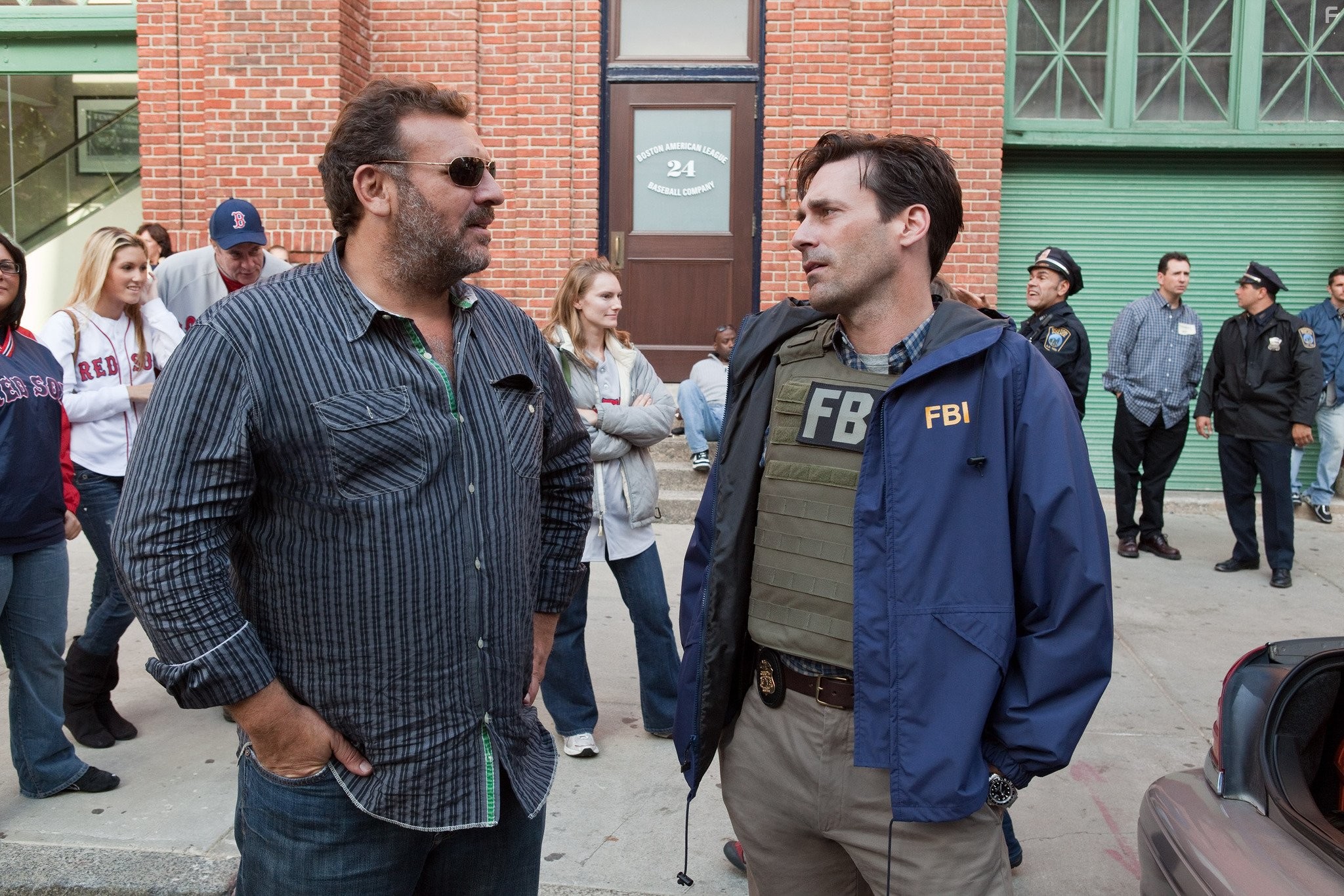 Jon Hamm and Graham King in Город воров (2010)