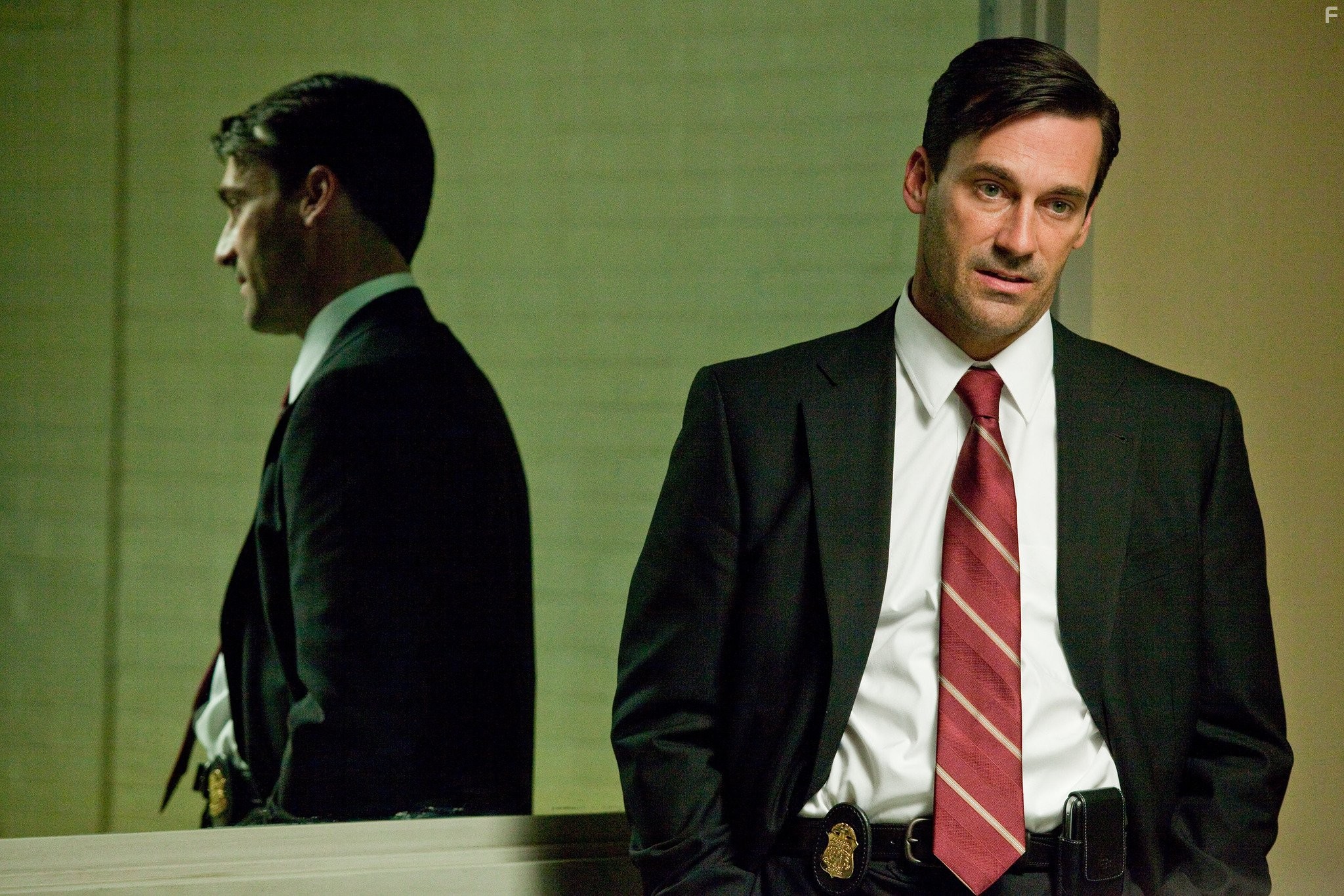 Jon Hamm in Город воров (2010)