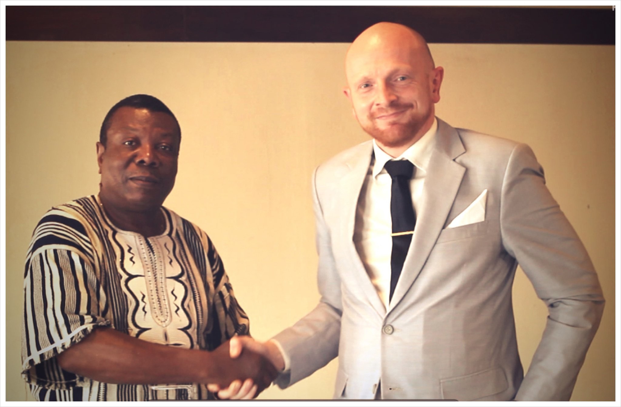 Mads Br?gger in Посол (2011)