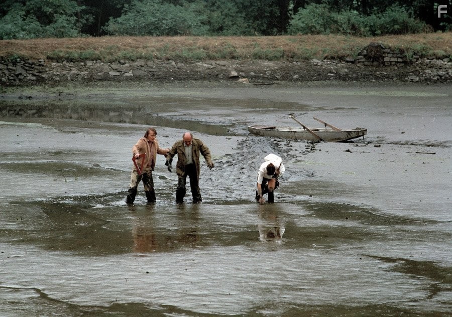 Josef Bl?ha, Dagmar Patrasov?, and Josef Dvor?k in N?vstevn?ci (1983)