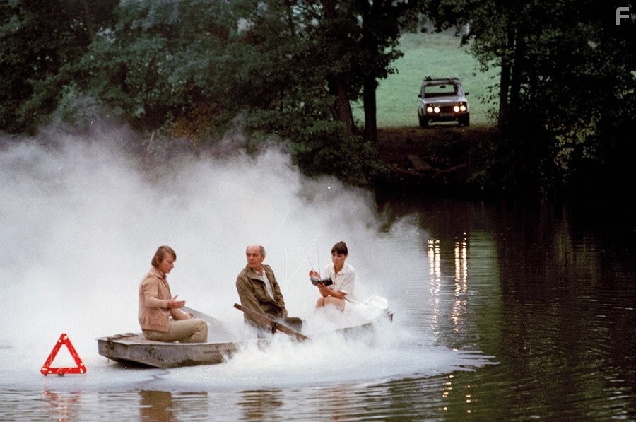 Josef Bl?ha, Dagmar Patrasov?, and Josef Dvor?k in N?vstevn?ci (1983)