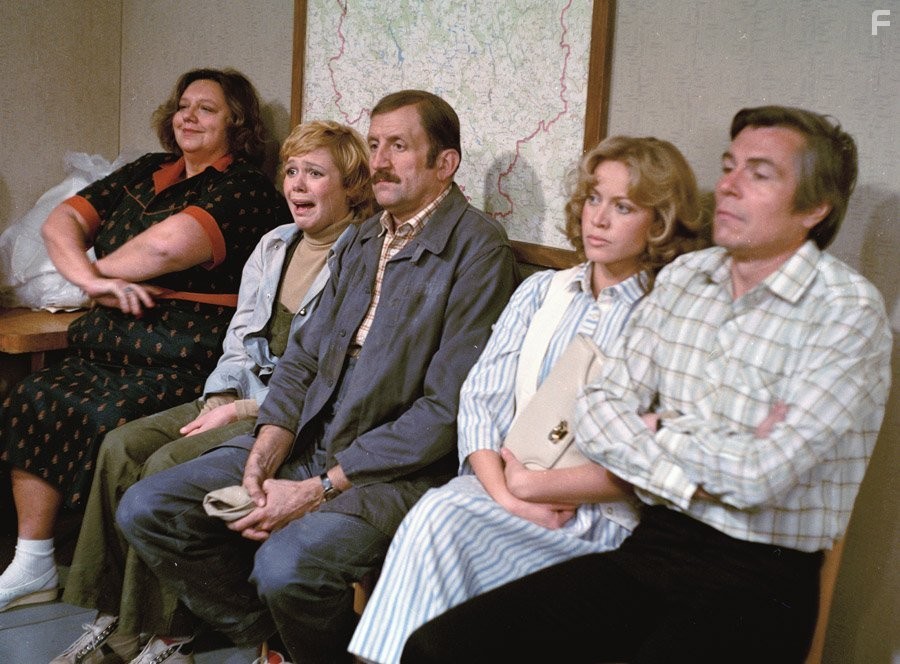 Eugen Jegorov, Helena Ruzickov?, Jana Svandov?, and Dagmar Havlov? in N?vstevn?ci (1983)