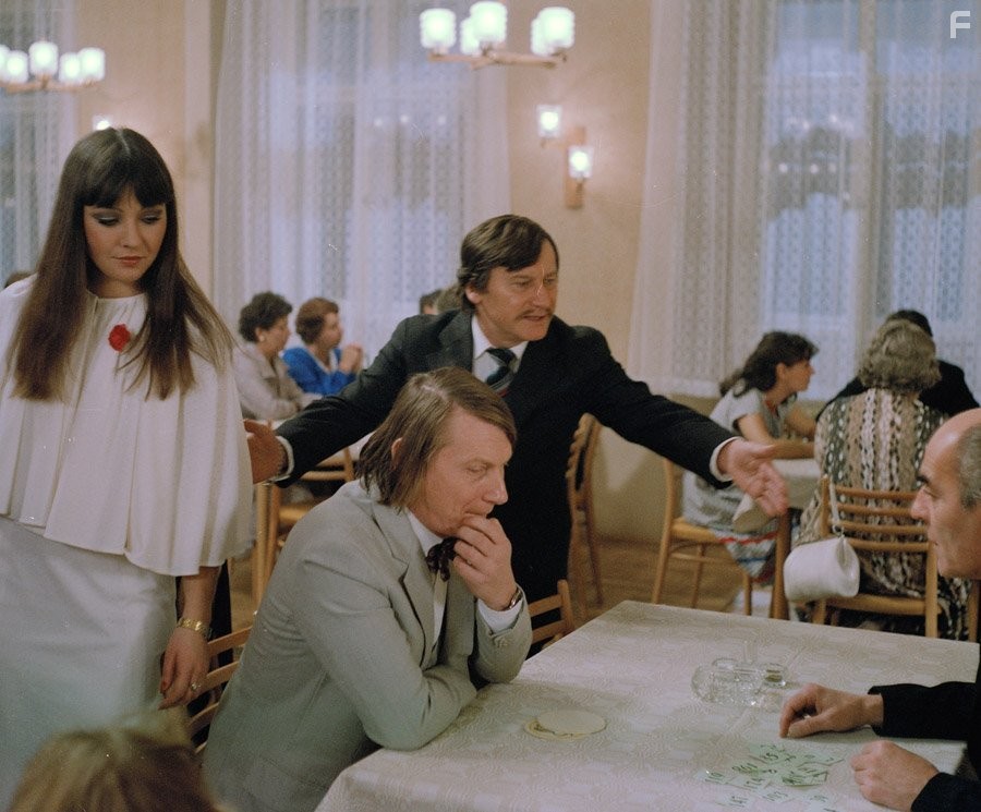 Josef Bl?ha, Jir? C?sler, Dagmar Patrasov?, and Josef Dvor?k in N?vstevn?ci (1983)