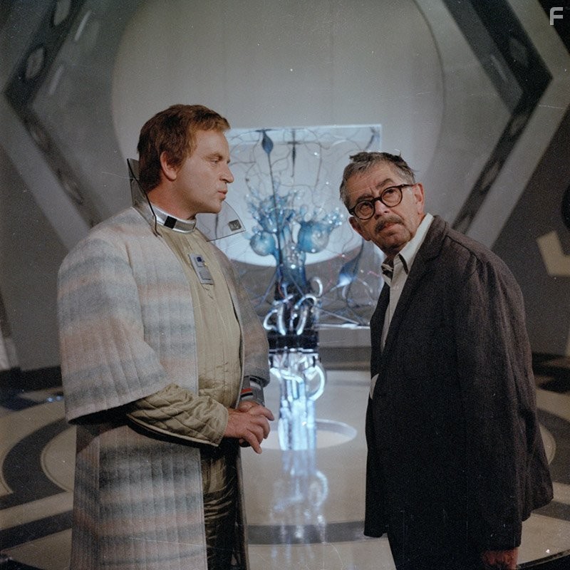 Borivoj Navr?til and Josef Dvor?k in N?vstevn?ci (1983)