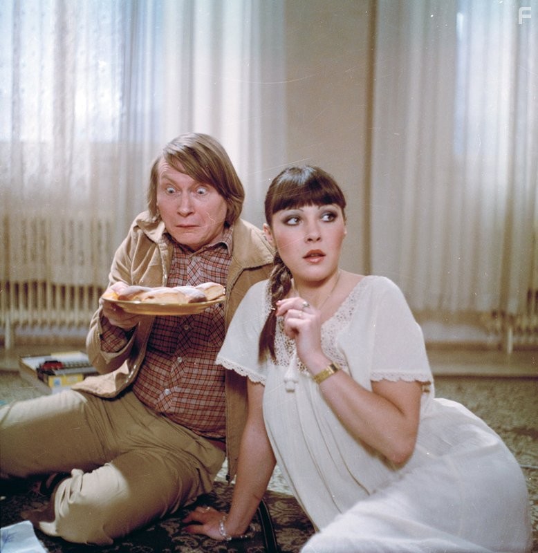 Dagmar Patrasov? and Josef Dvor?k in N?vstevn?ci (1983)