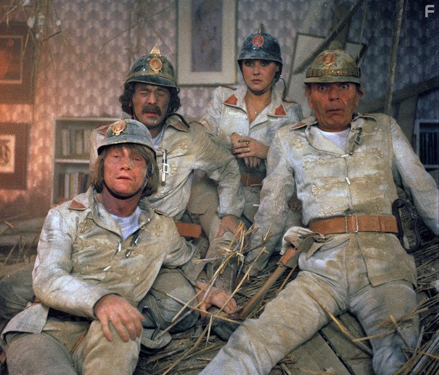 Josef Bl?ha, Jir? Novotn?, Dagmar Patrasov?, and Josef Dvor?k in N?vstevn?ci (1983)