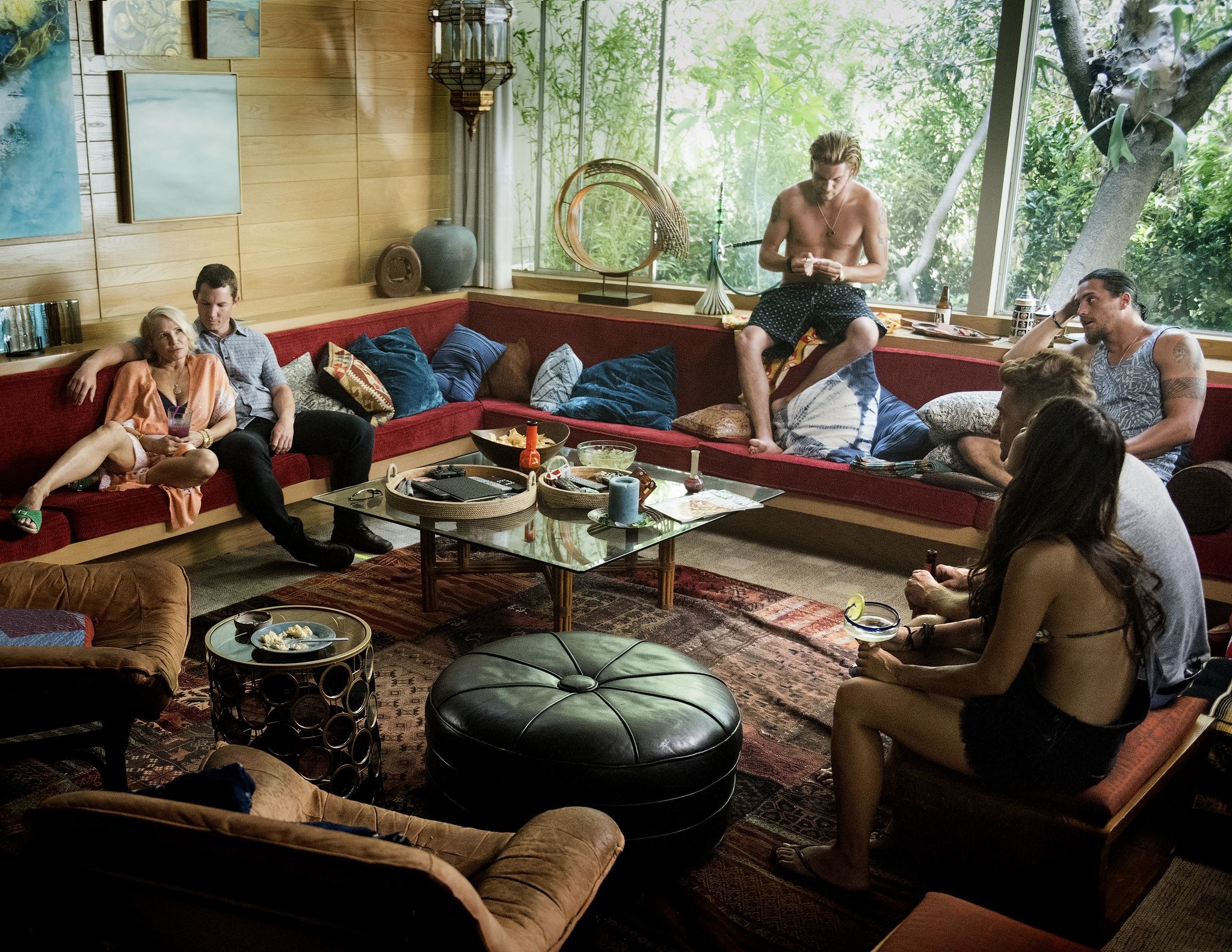 Ellen Barkin, Scott Speedman, Daniella Alonso, Jake Weary, and Ben Robson in Animal Kingdom: Pilot (2016)