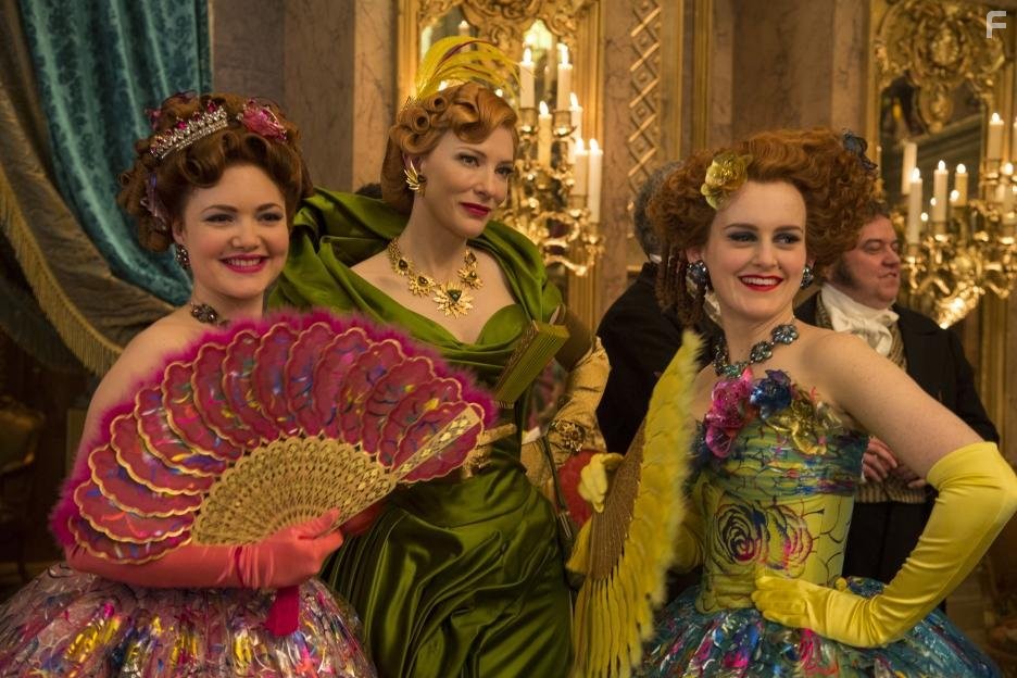 Cate Blanchett, Holliday Grainger, and Sophie McShera in Золушка (2015)