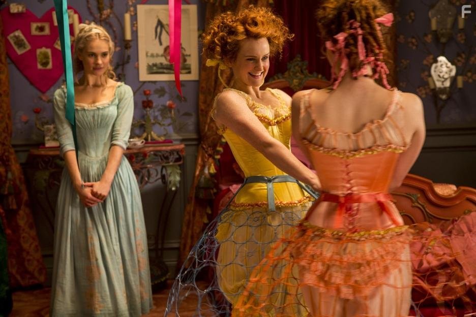 Holliday Grainger, Sophie McShera, and Lily James in Золушка (2015)