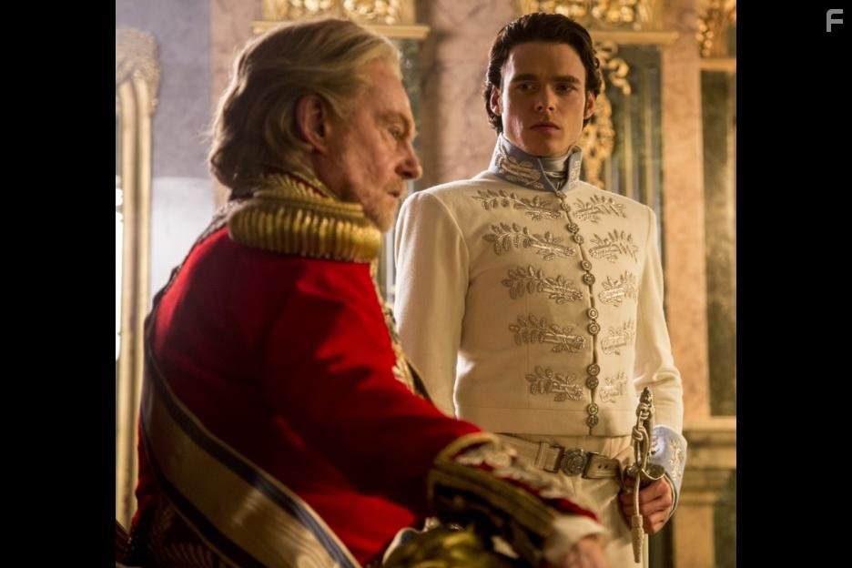 Derek Jacobi and Richard Madden in Золушка (2015)