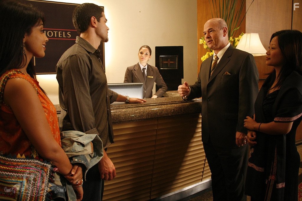 Jesse Metcalfe, Larry Miller, and Shriya Saran in На другом конце провода (2008)