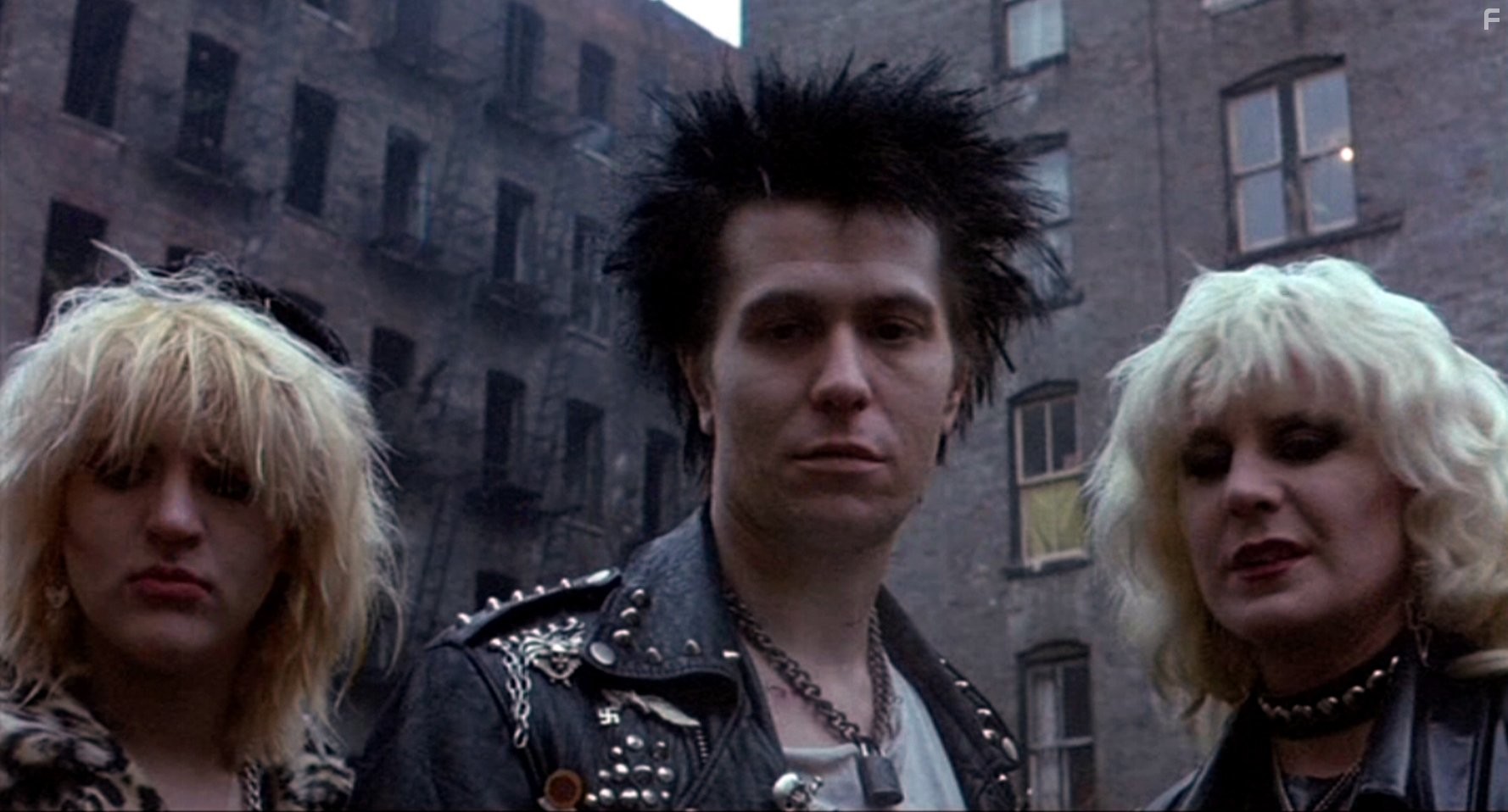 Gary Oldman, Courtney Love, and Chloe Webb in Сид и Нэнси (1986)