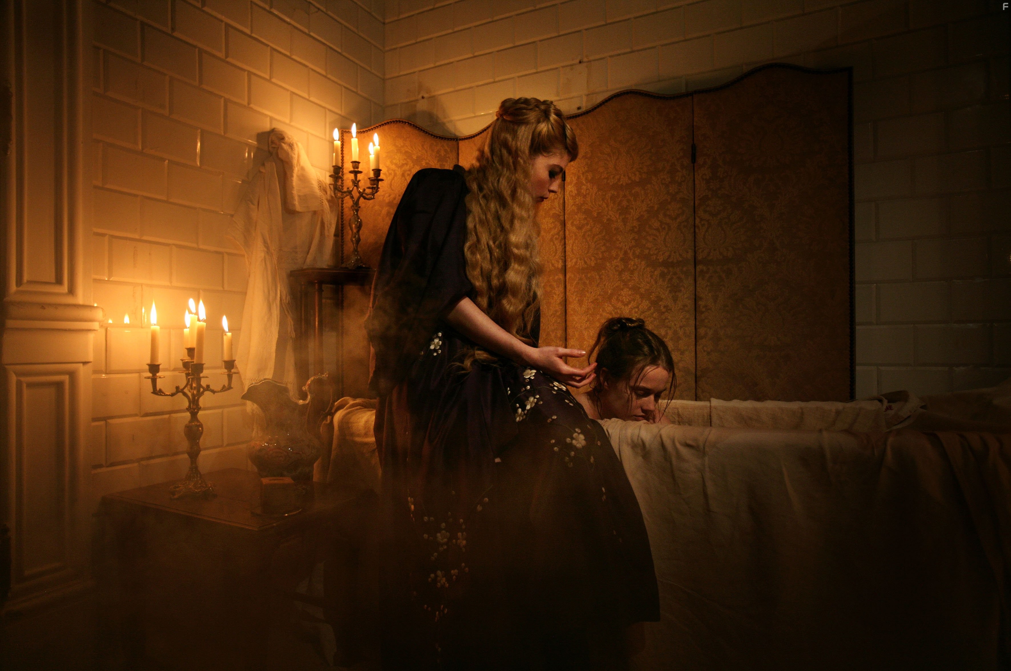 Jemima West and Cl?mence Bret?cher in Maison close (2010)