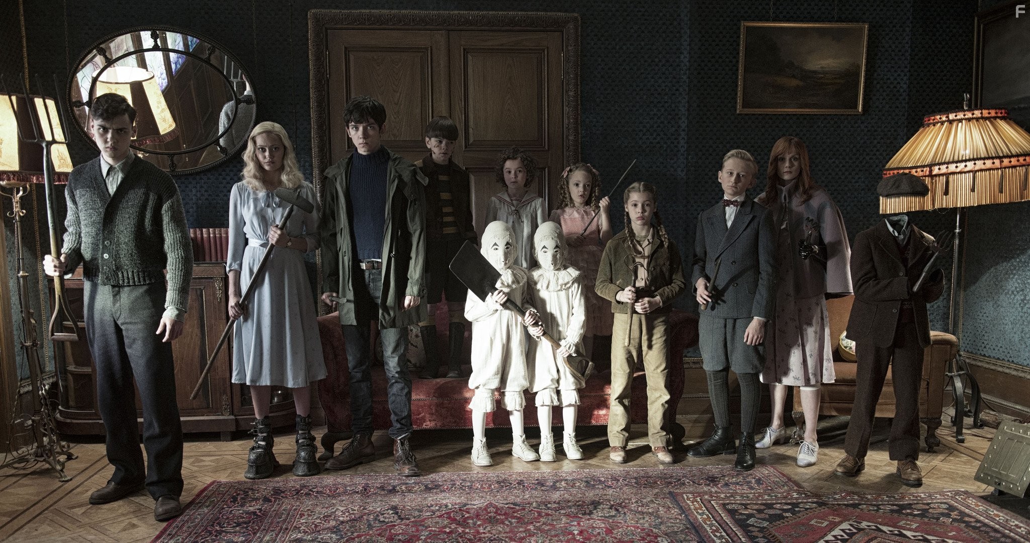 Asa Butterfield, Ella Purnell, Pixie Davies, Raffiella Chapman, Finlay MacMillan, Milo Parker, Lauren McCrostie, Hayden Keeler-Stone, Cameron King, Georgia Pemberton, Thomas Odwell, and Joseph Odwell in Дом странных детей Мисс Перегрин (2016)