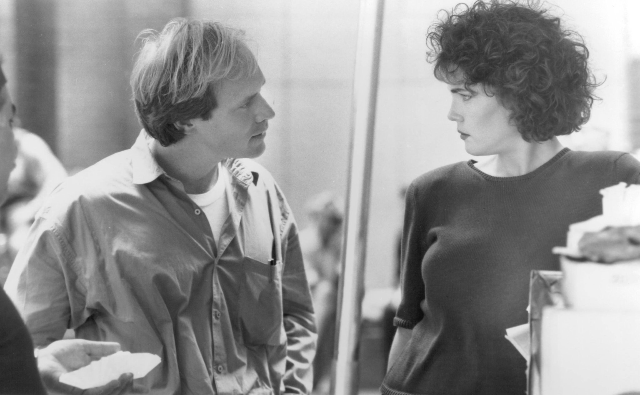 Elizabeth McGovern and Jan Egleson in Удар по системе (1990)