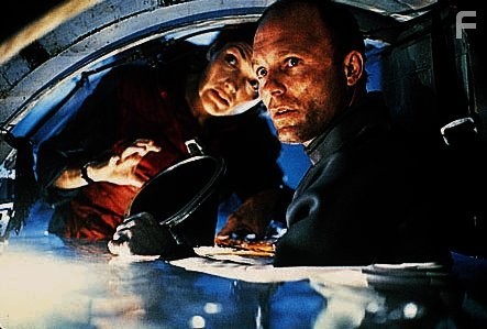 Ed Harris and Mary Elizabeth Mastrantonio in Бездна (1989)