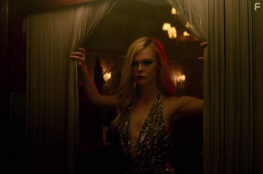 Elle Fanning in Неоновый демон (2016)