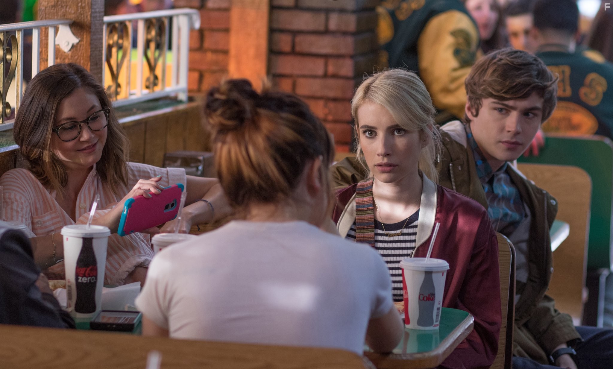 Emma Roberts, Miles Heizer, and Kimiko Glenn in Nerve (2016)