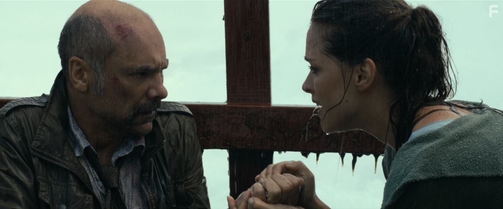 Alicja Bachleda and Greg Stuhr in The American Side (2016)