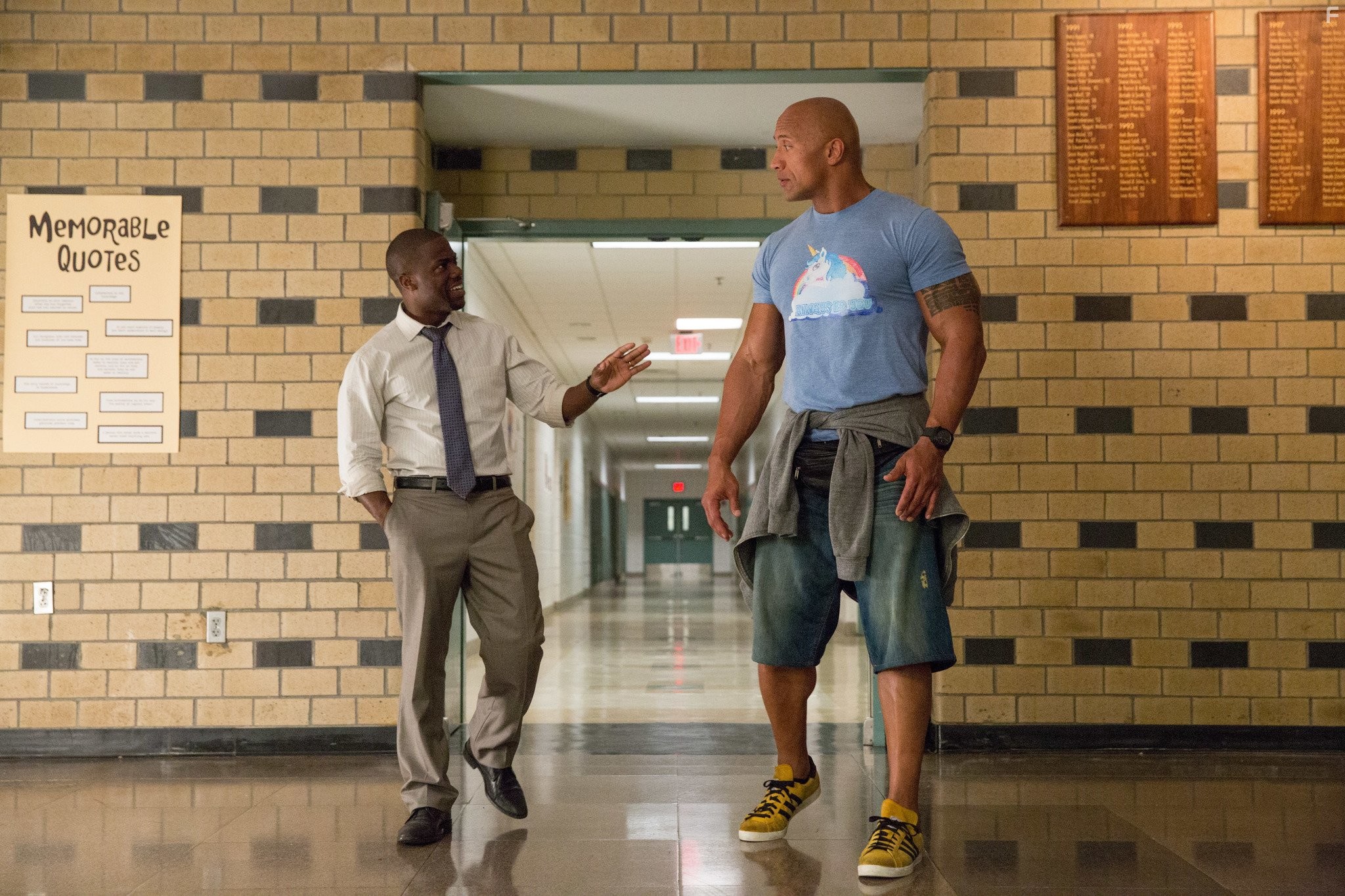 Kevin Hart and Dwayne Johnson in Полтора шпиона (2016)