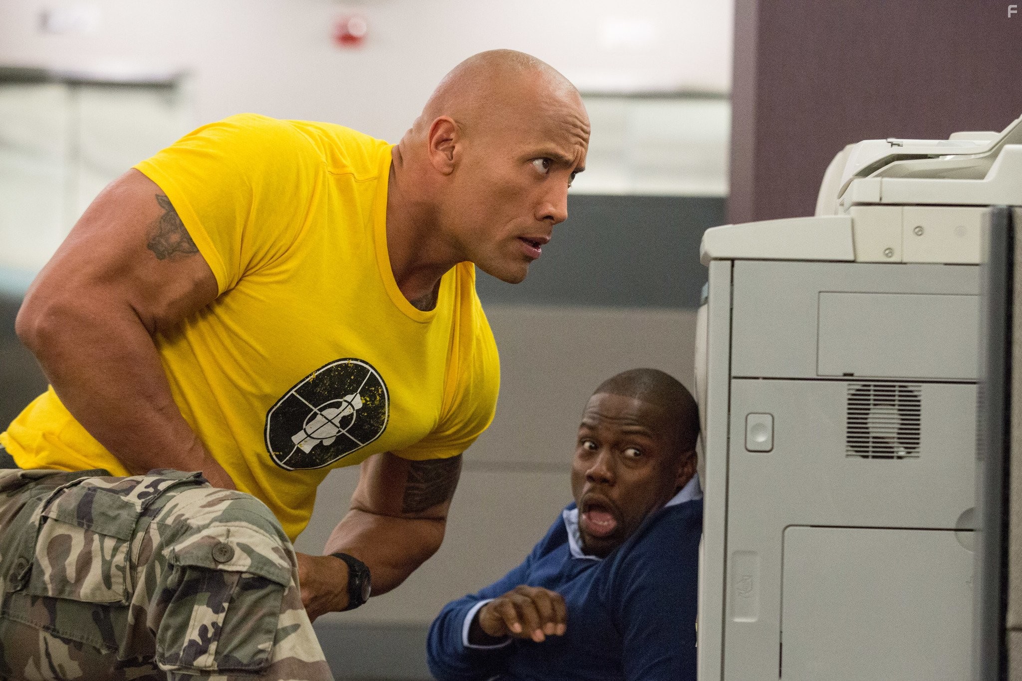 Kevin Hart and Dwayne Johnson in Полтора шпиона (2016)
