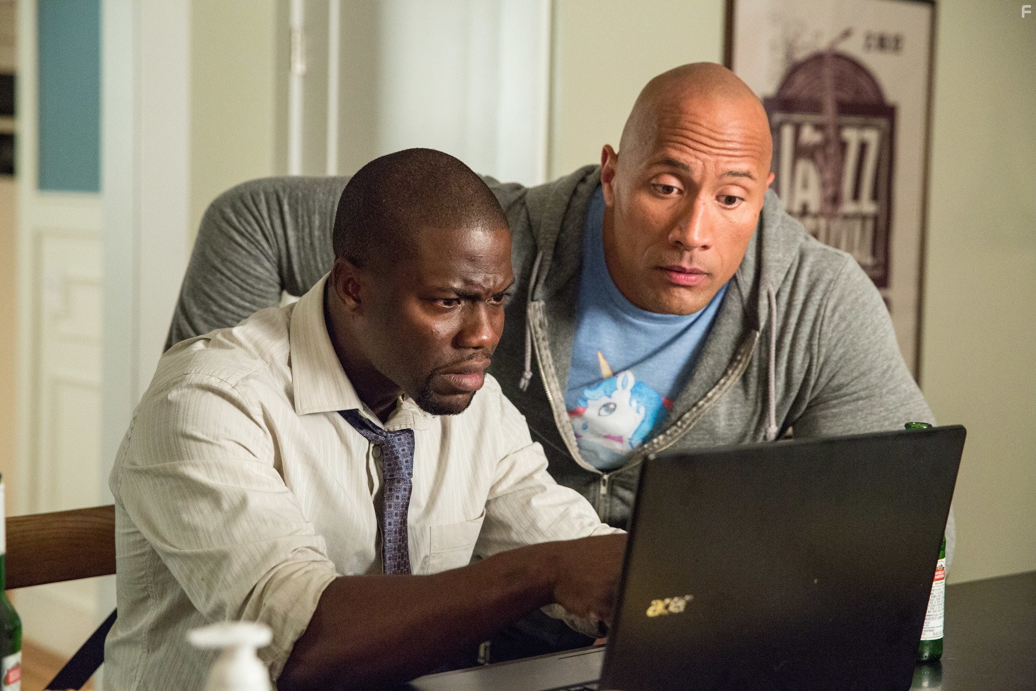 Kevin Hart and Dwayne Johnson in Полтора шпиона (2016)