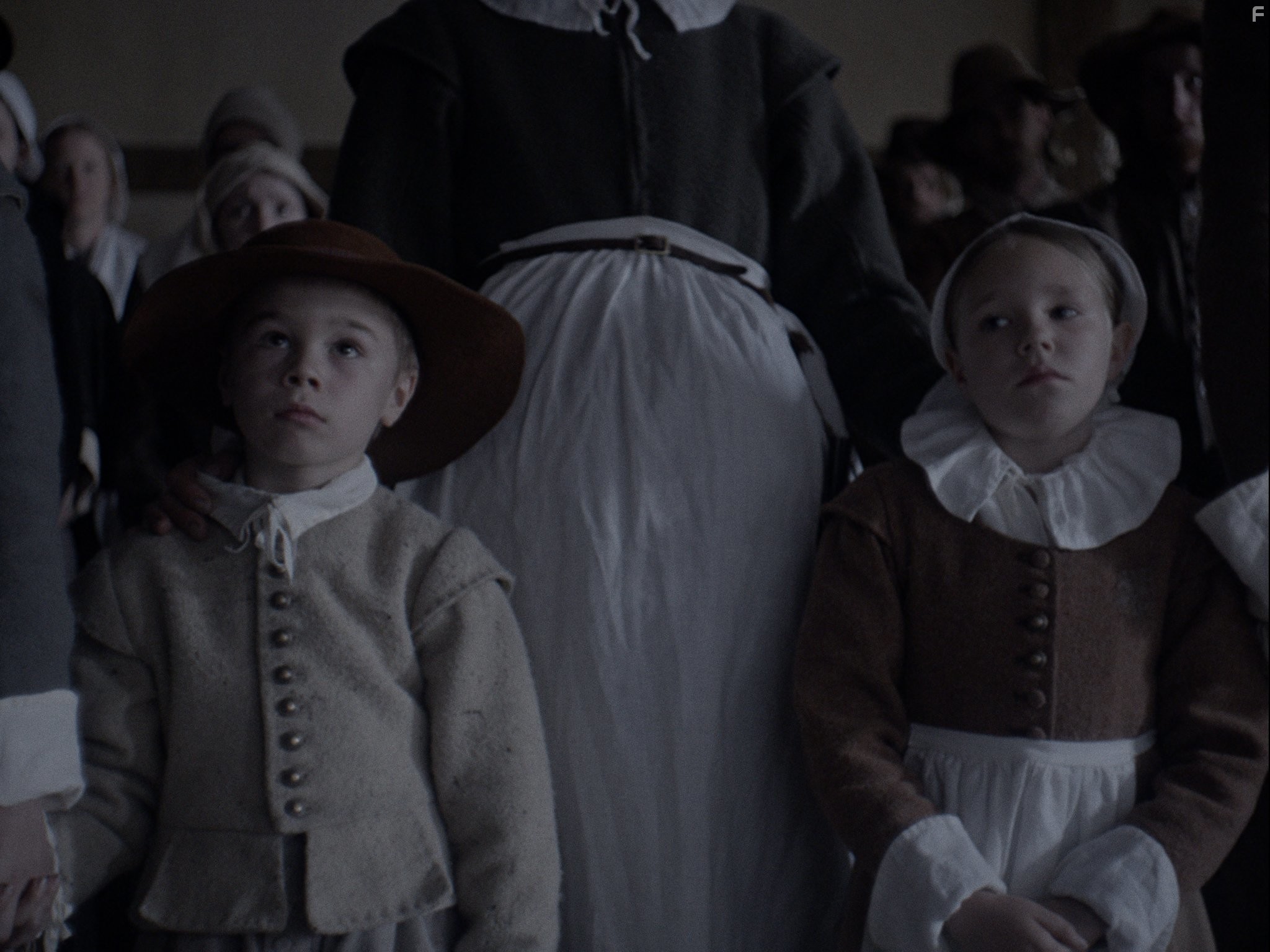 Lucas Dawson and Ellie Grainger in Ведьма (2015)