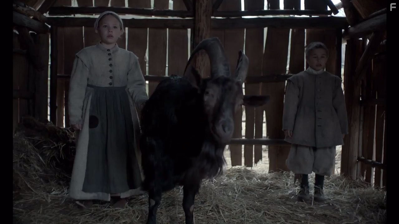 Lucas Dawson and Ellie Grainger in Ведьма (2015)