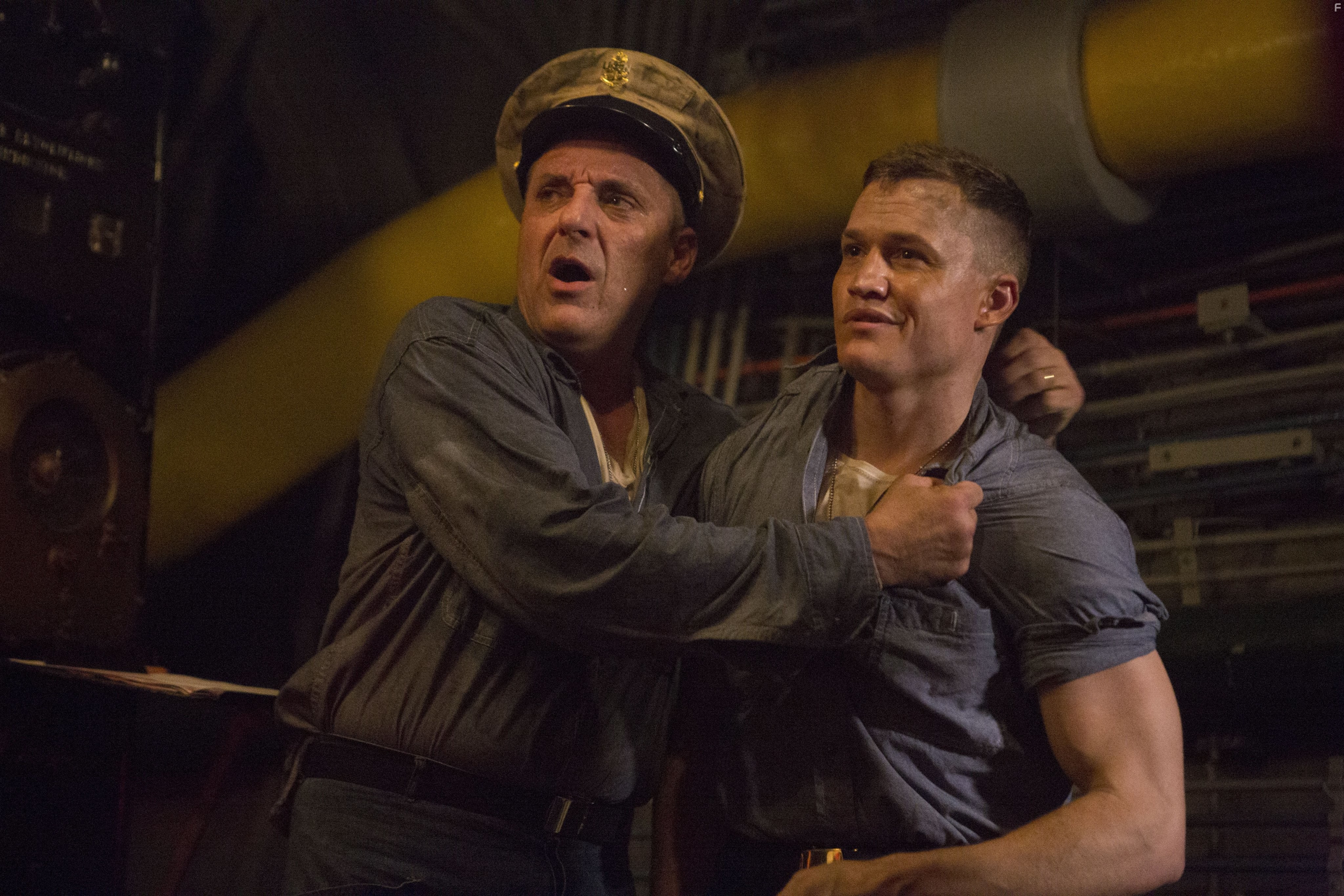 Tom Sizemore and Matthew Pearson in USS Indianapolis: Men of Courage (2016)