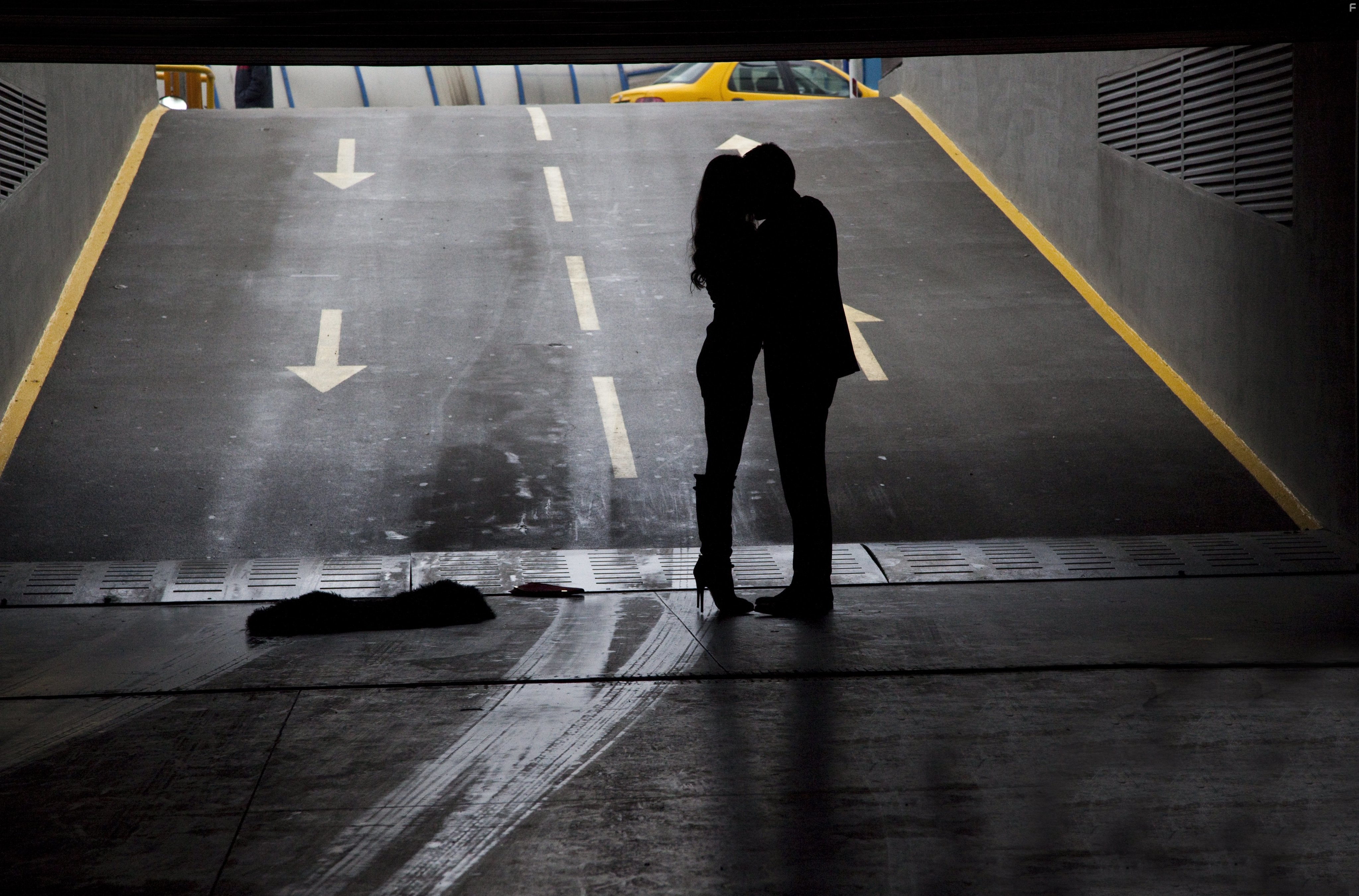 Nurg?l Yesil?ay and Tayan? Ayaydin in Ask Kirmizi (2013)