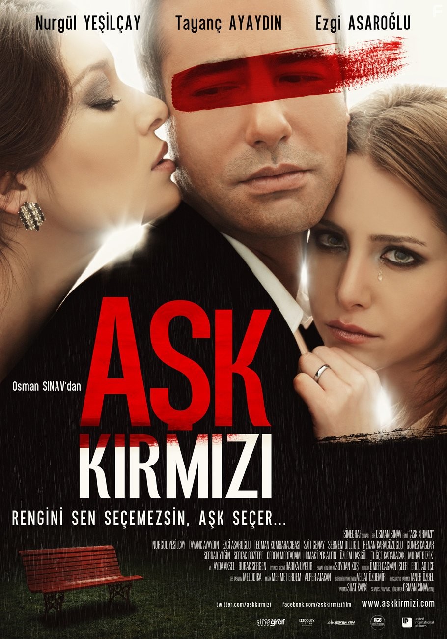 Nurg?l Yesil?ay, Tayan? Ayaydin, and Ezgi Asaroglu in Ask Kirmizi (2013)