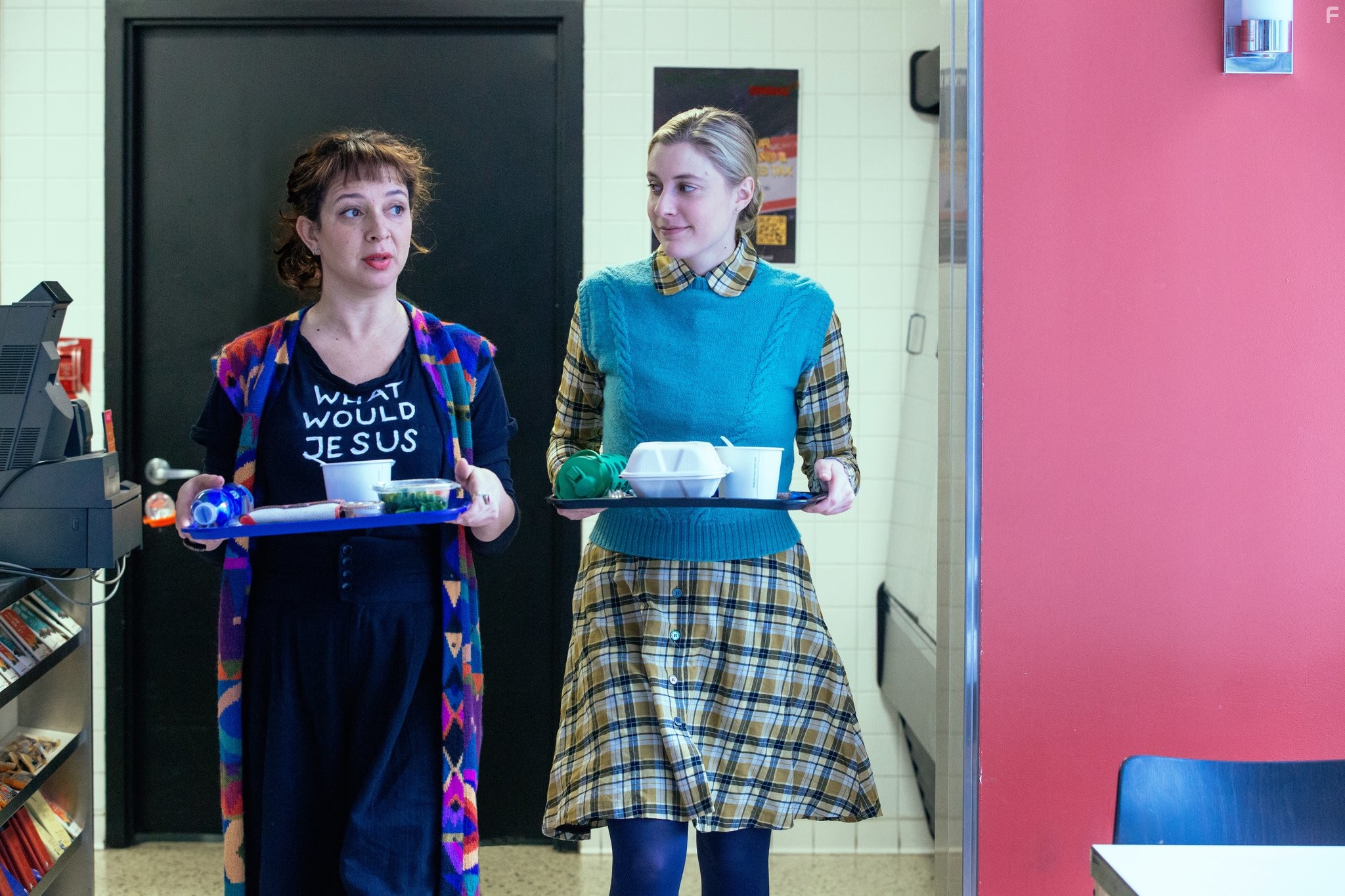 Maya Rudolph and Greta Gerwig in Maggie's Plan (2015)