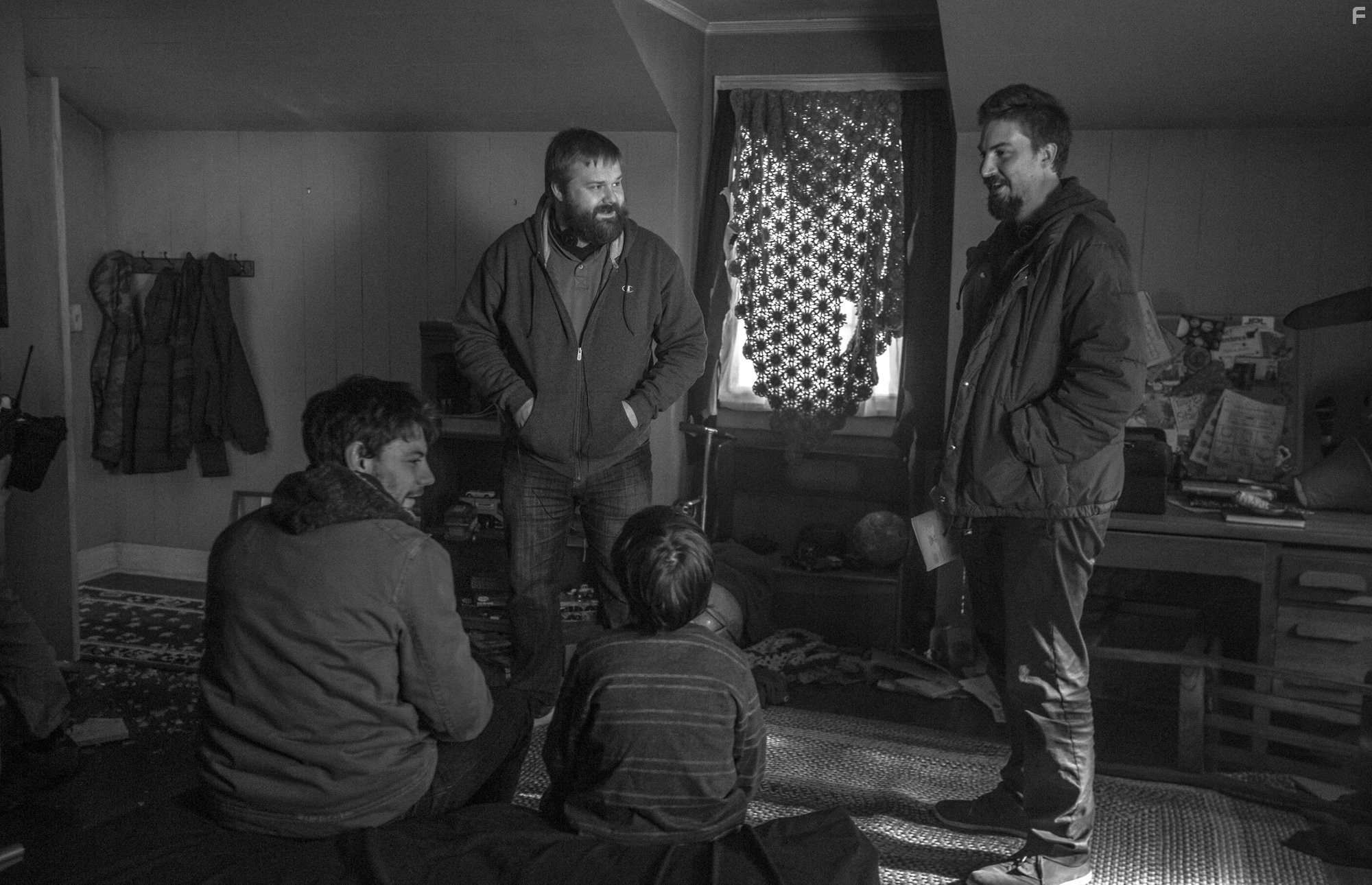 Patrick Fugit, Adam Wingard, Robert Kirkman, and Gabriel Bateman in Изгой (2016)