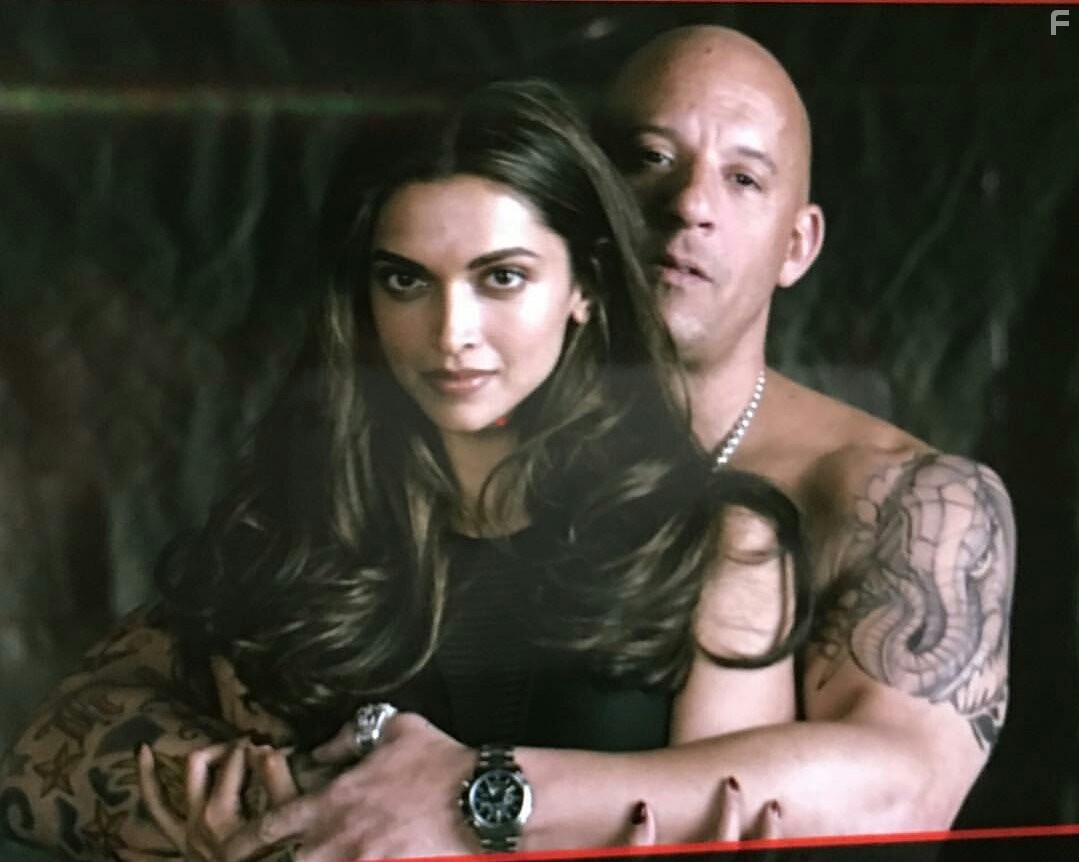 Vin Diesel and Deepika Padukone in Три икса: Возвращение Ксандера Кейджа (2017)