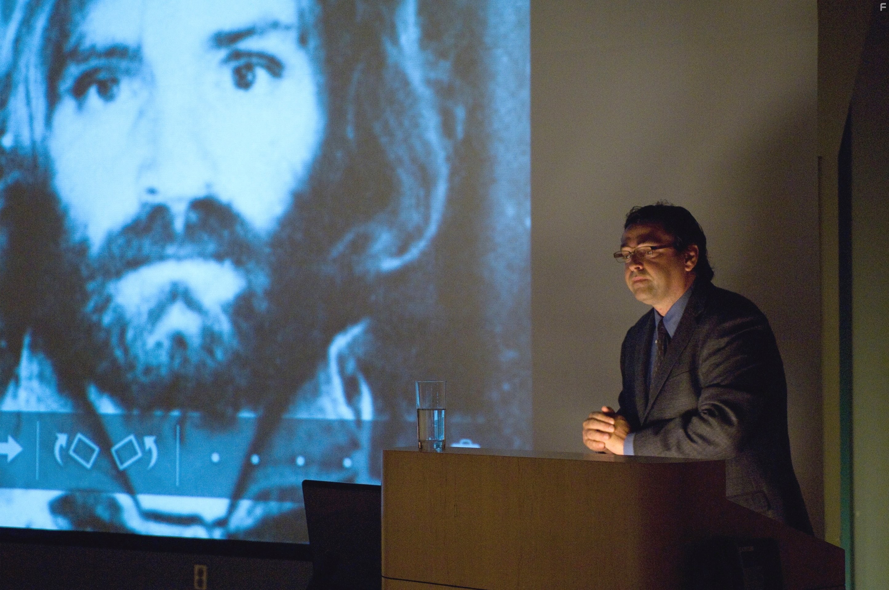 Angus Macfadyen in Impulse (2008)