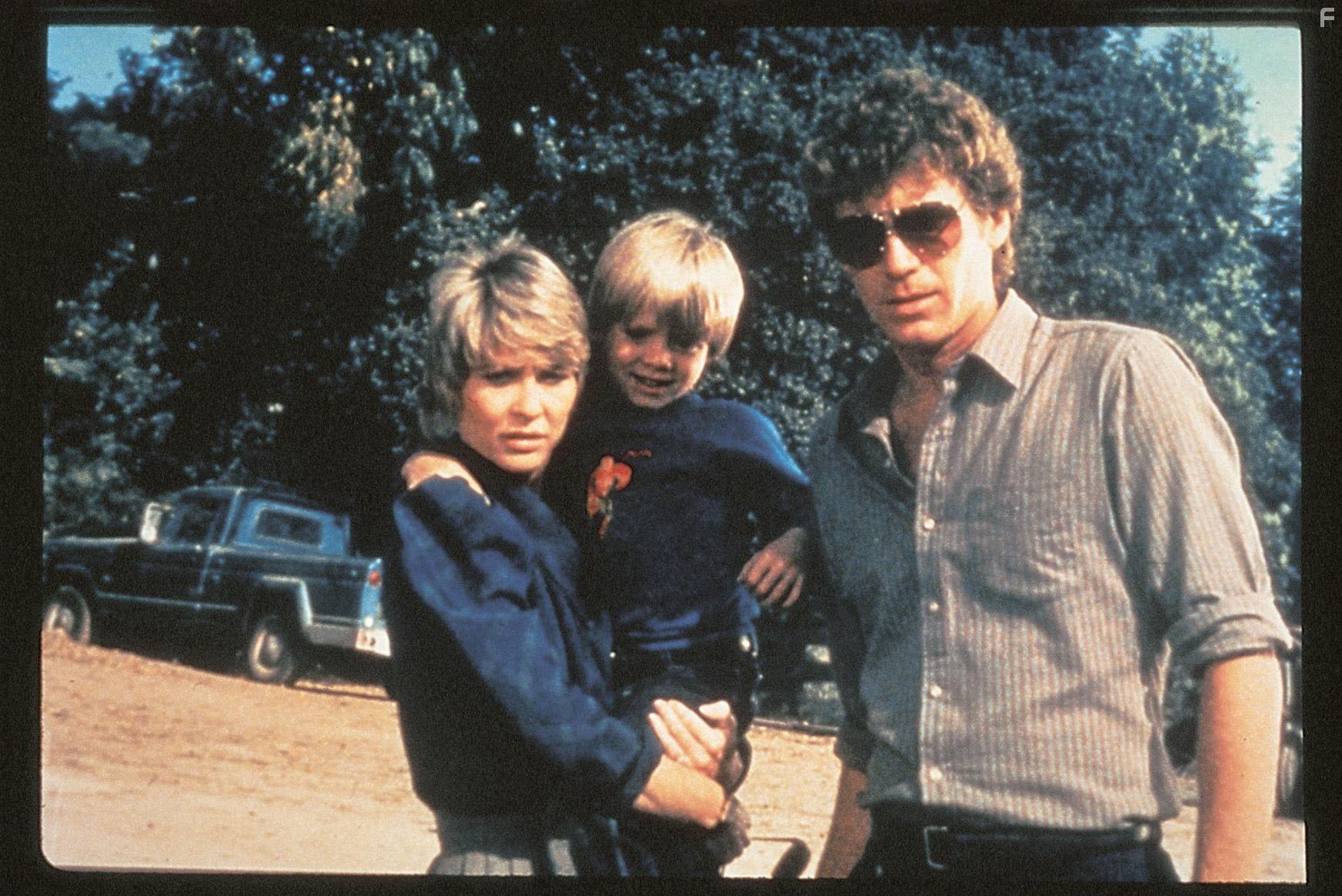 Danny Pintauro, Daniel Hugh Kelly, and Dee Wallace in Куджо (1983)