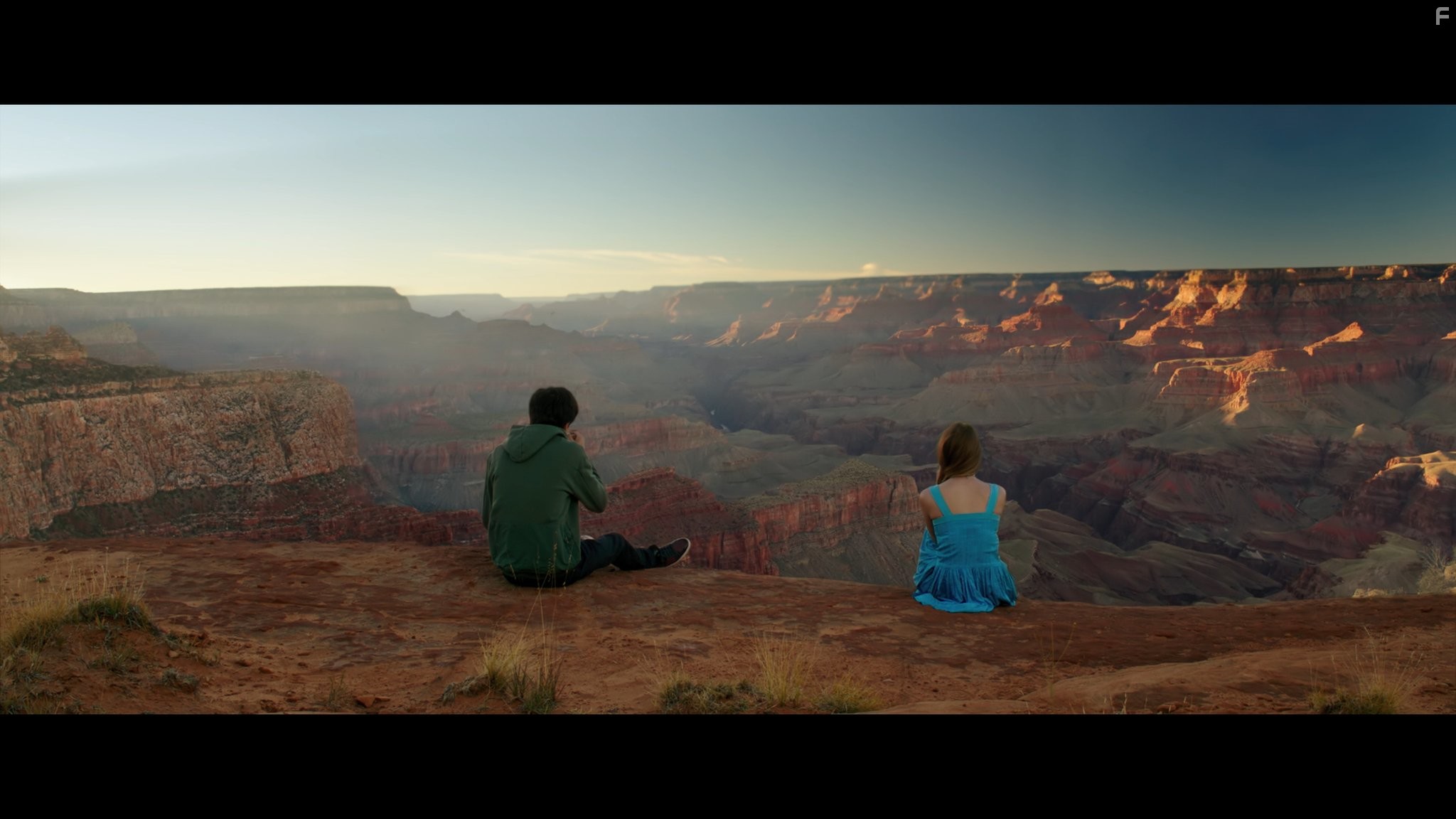 Britt Robertson and Asa Butterfield in Космос между нами (2016)