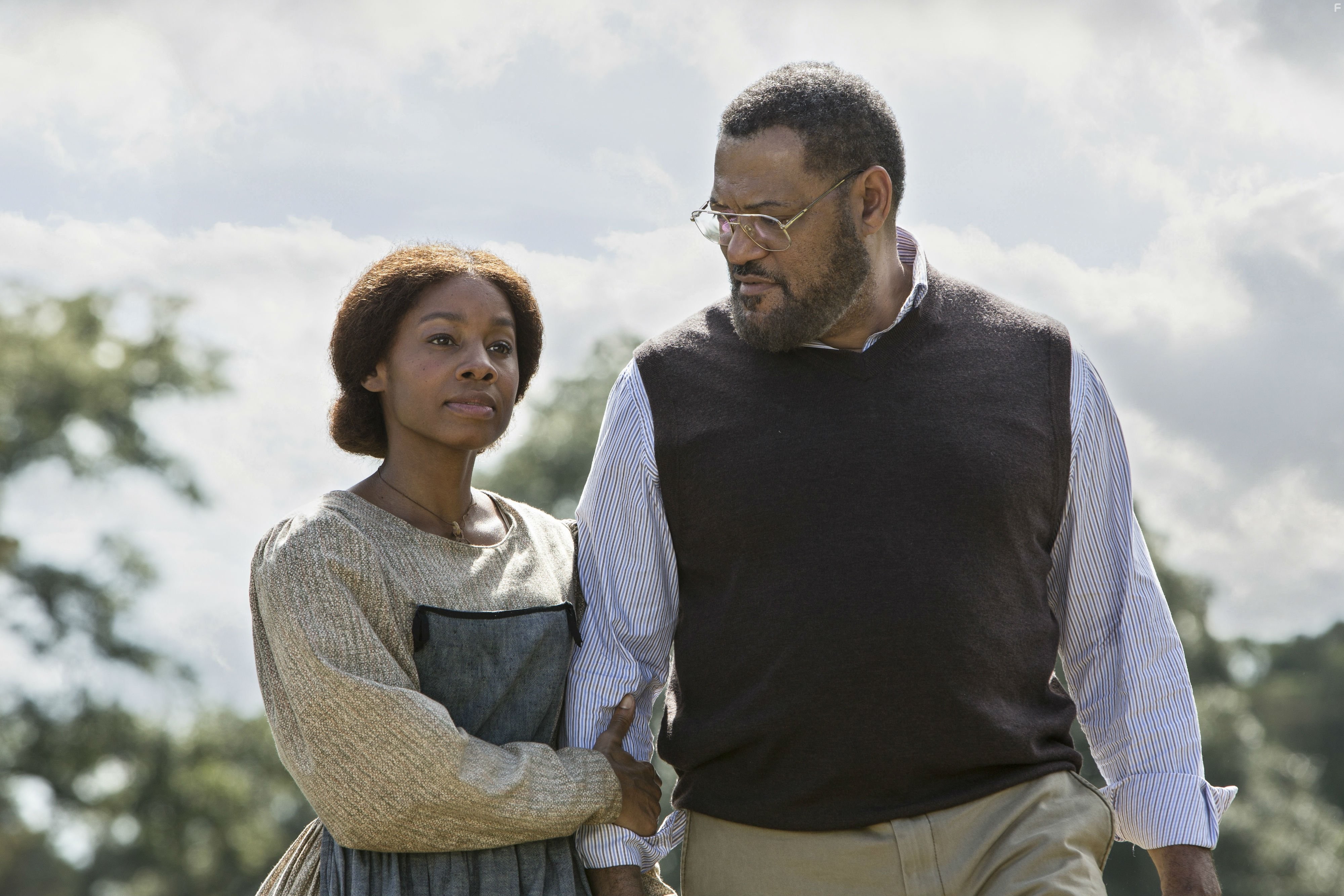 Laurence Fishburne and Anika Noni Rose in Корни (2016)
