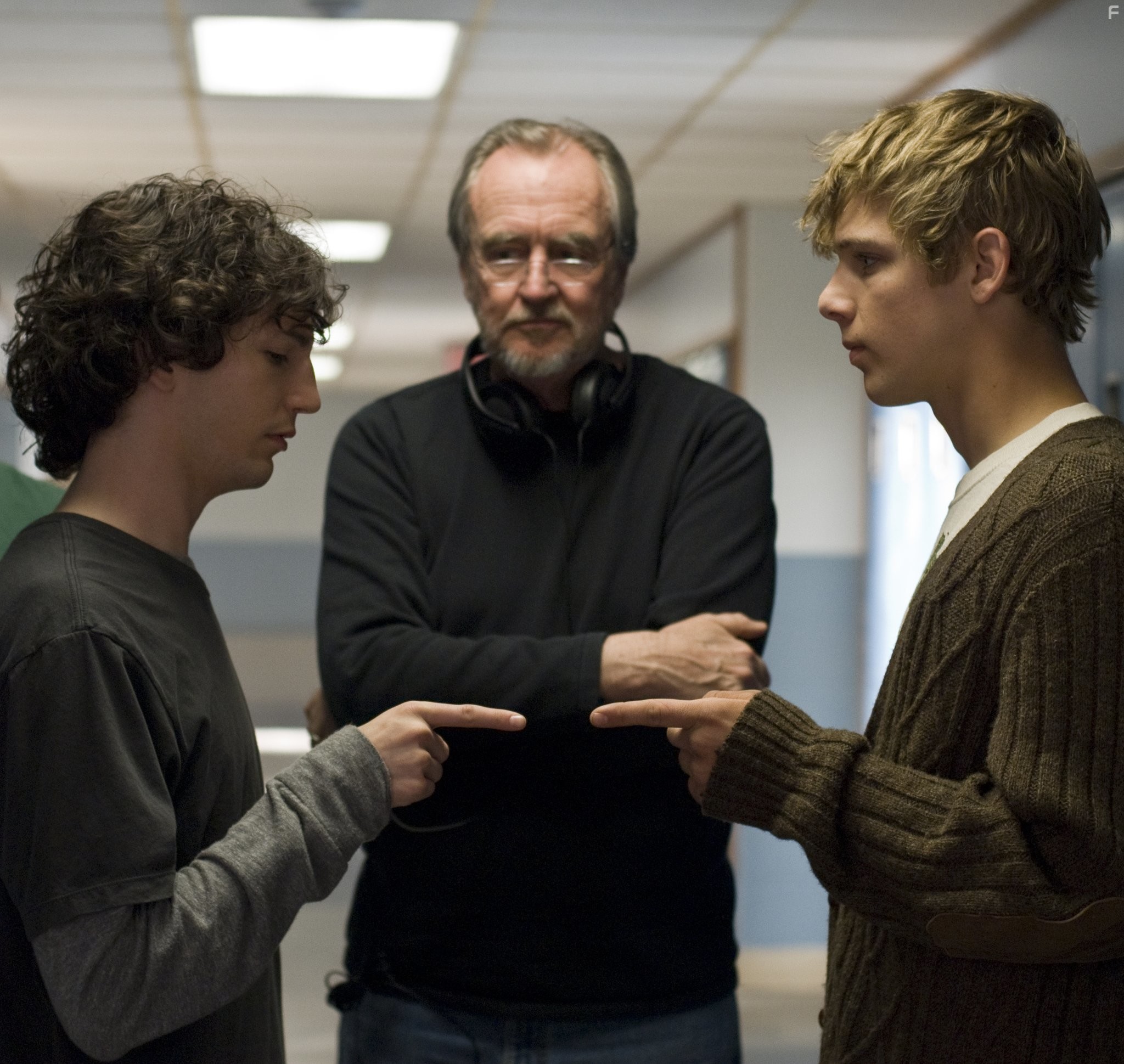 Wes Craven, Max Thieriot, and John Magaro in Забери мою душу (2010)