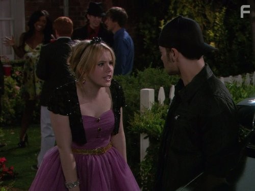 Joey Lawrence and Taylor Spreitler in Мелисса и Джоуи (2010)