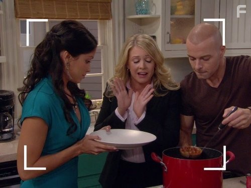 Melissa Joan Hart, Joey Lawrence, and Valery M. Ortiz in Мелисса и Джоуи (2010)