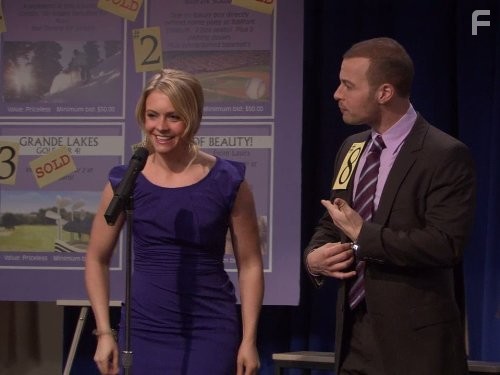 Melissa Joan Hart and Joey Lawrence in Мелисса и Джоуи (2010)
