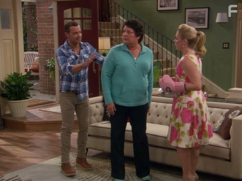 Melissa Joan Hart and Joey Lawrence in Мелисса и Джоуи (2010)