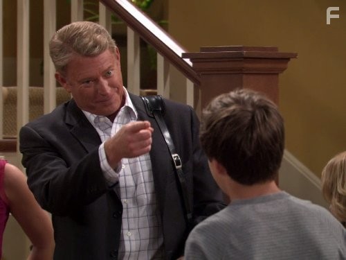 Christopher Rich and Nick Robinson in Мелисса и Джоуи (2010)