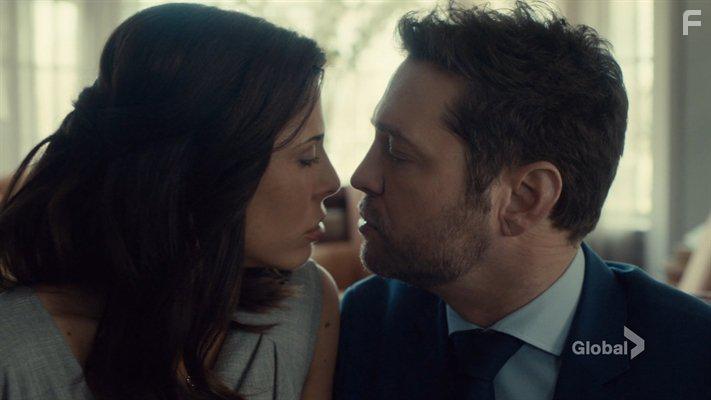 Jason Priestley and Cindy Sampson in Private Eyes (2016)