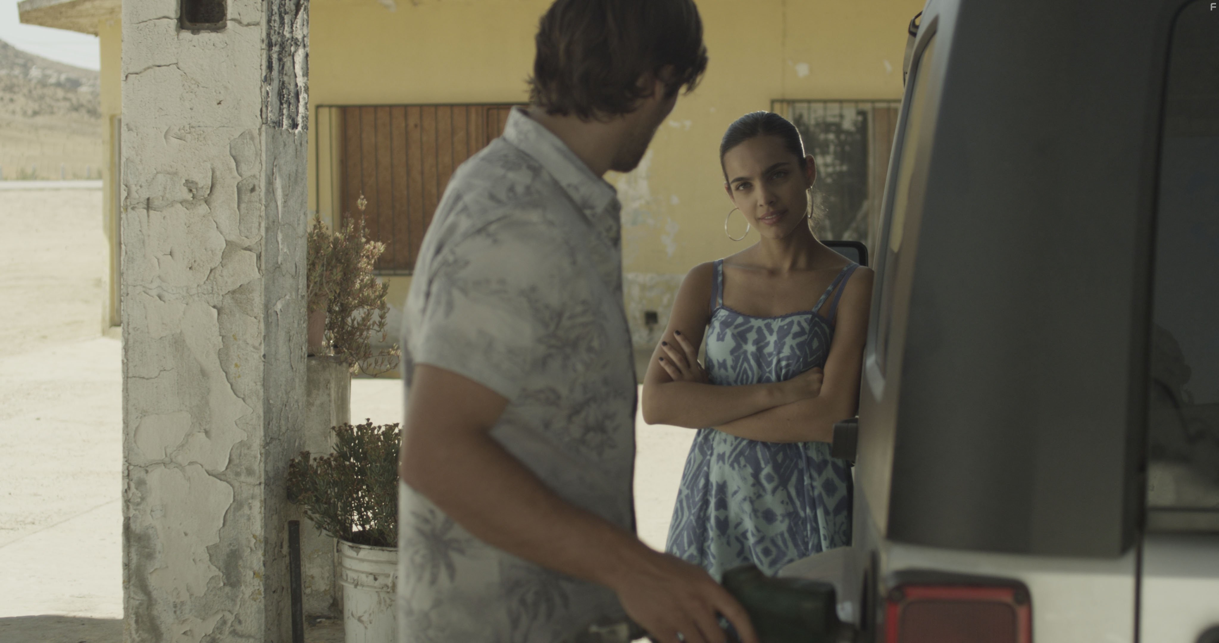 Mar?a Gabriela de Far?a and Shawn Lock in Crossing Point (2016)