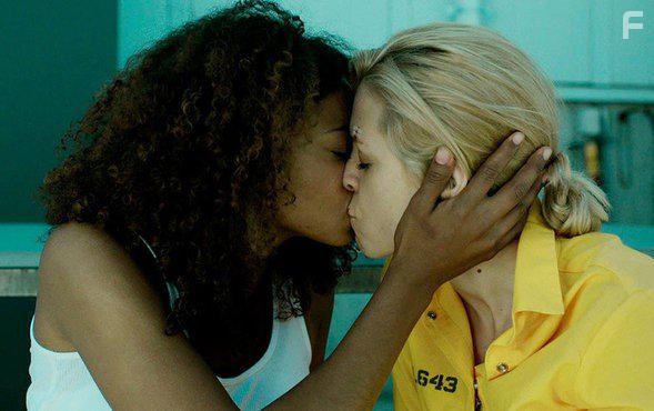 Maggie Civantos and Berta Vzquez in Vis a vis (2015)