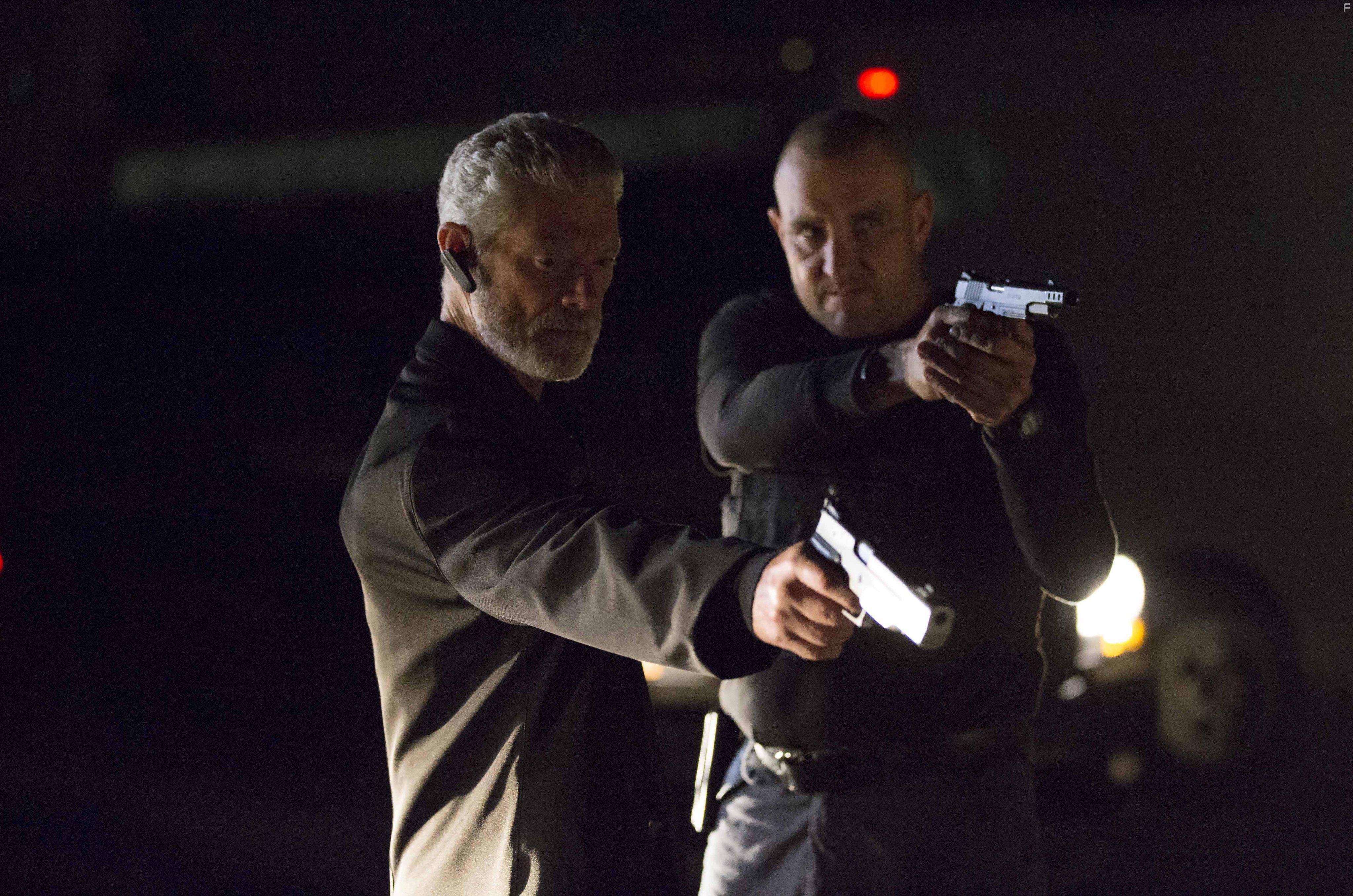 Stephen Lang and Vinnie Jones in Gridlocked (2015)