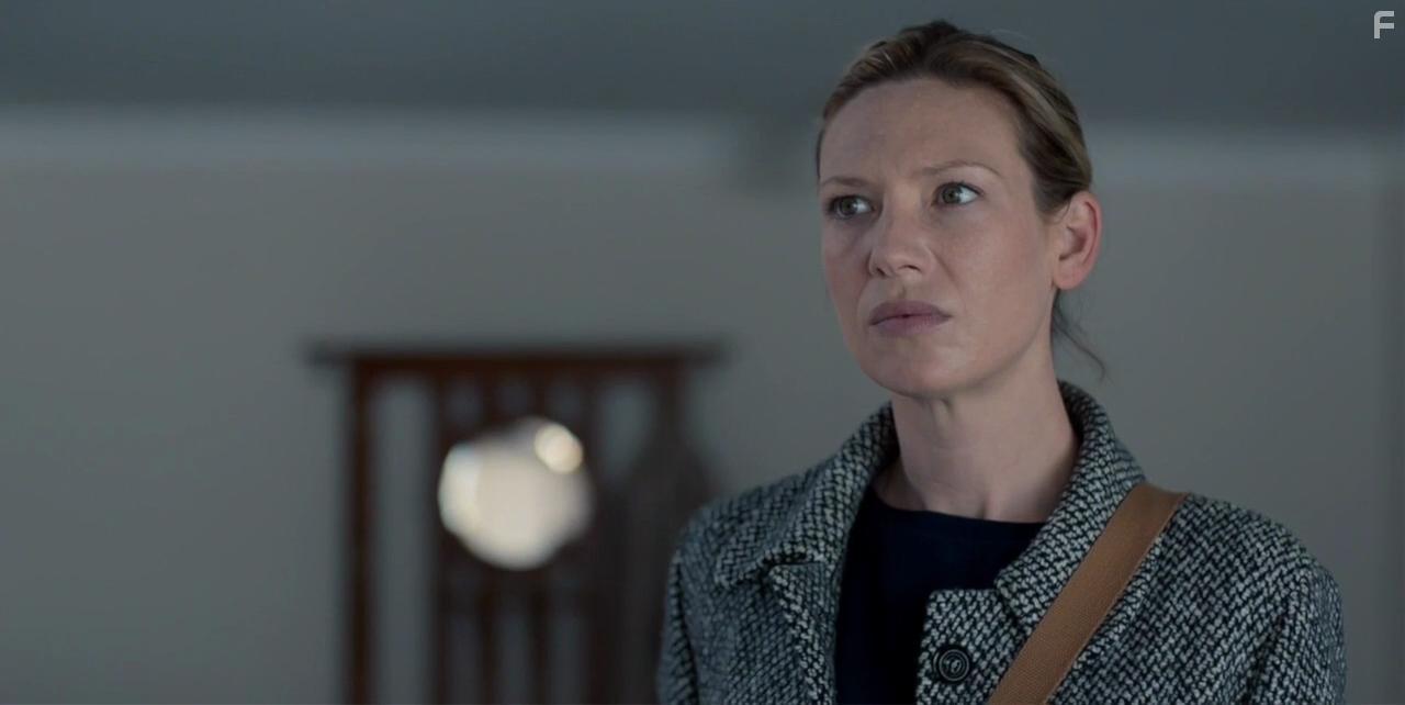 Anna Torv in Secret City (2016)