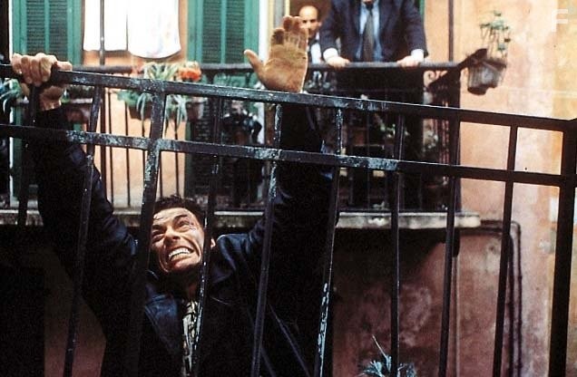 Jean-Claude Van Damme in Максимальный риск (1996)